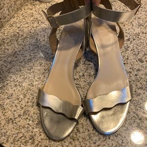 Brooks Brothers gold leather sandals size 9